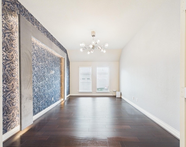 2807 Naples Park Lane - Photo Thumbnail 8