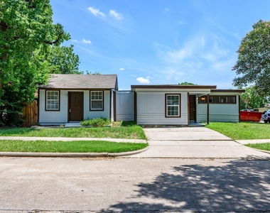 1012 W Hart Avenue - Photo Thumbnail 1