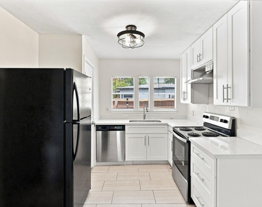 1012 W Hart Avenue - Photo Thumbnail 9