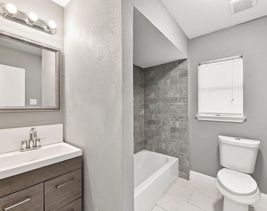 1012 W Hart Avenue - Photo Thumbnail 11