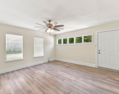1012 W Hart Avenue - Photo Thumbnail 4