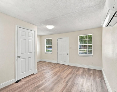1012 W Hart Avenue - Photo Thumbnail 16