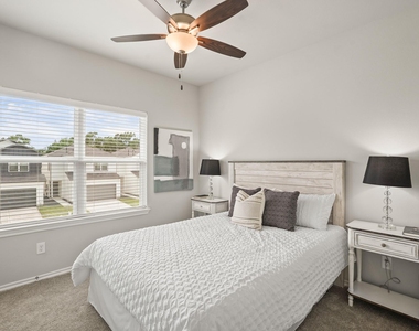 1206 Hugh Landing Lane - Photo Thumbnail 9