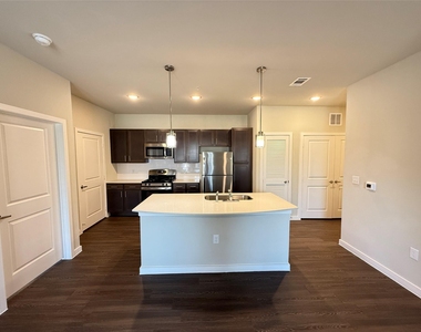 2102 Antoine Drive - Photo Thumbnail 1