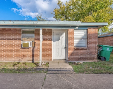4718 Carmen Street - Photo Thumbnail 2