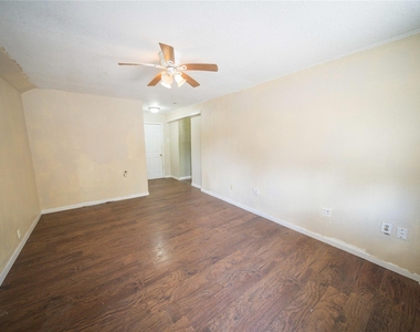 2303 Chestnut Street - Photo Thumbnail 6