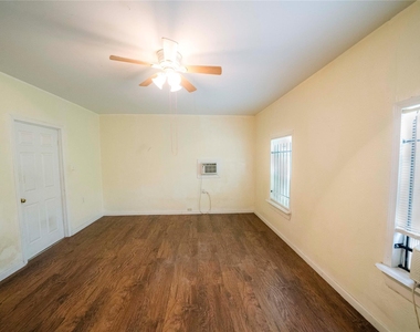 2303 Chestnut Street - Photo Thumbnail 7