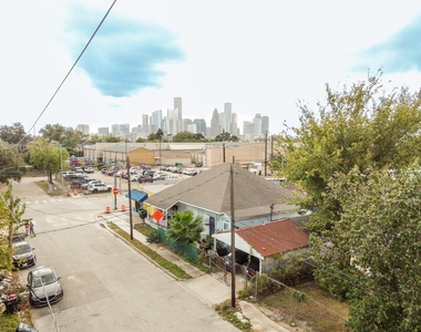 2303 Chestnut Street - Photo Thumbnail 5
