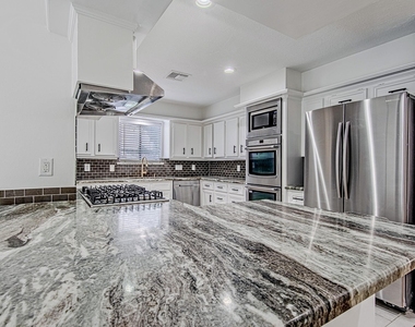 3406 Forest Village Drive - Photo Thumbnail 15