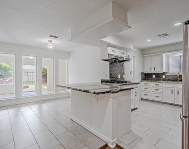 3406 Forest Village Drive - Photo Thumbnail 13