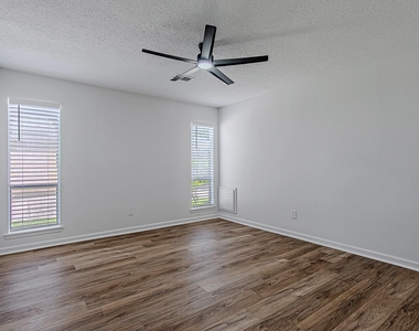 3406 Forest Village Drive - Photo Thumbnail 36