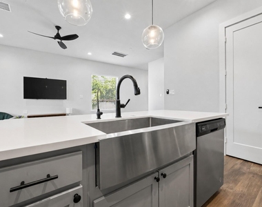 5737 White Magnolia Street - Photo Thumbnail 10