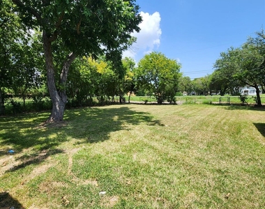112 1st Avenue N - Photo Thumbnail 11