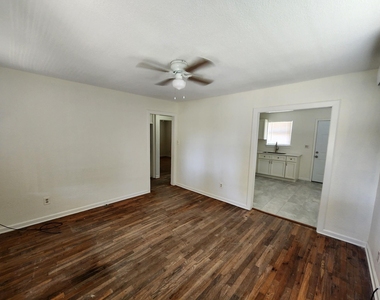 112 1st Avenue N - Photo Thumbnail 1