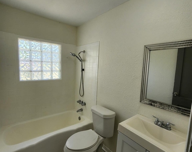 112 1st Avenue N - Photo Thumbnail 5