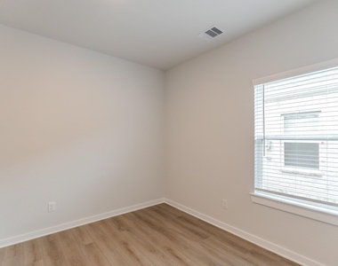 8555 Blueberry Ash Street - Photo Thumbnail 18