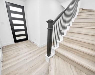 4410 Allen Street - Photo Thumbnail 3