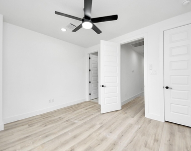 4410 Allen Street - Photo Thumbnail 6