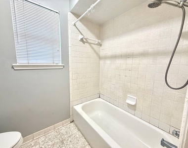 9002 Sabastian Drive - Photo Thumbnail 18