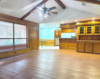 9002 Sabastian Drive - Photo Thumbnail 12