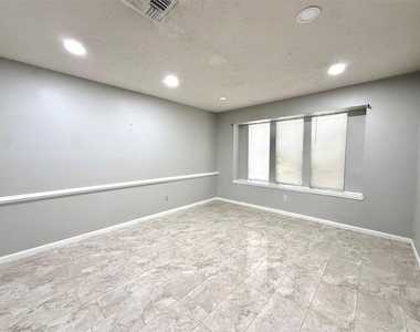 9002 Sabastian Drive - Photo Thumbnail 7