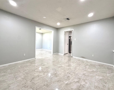 9002 Sabastian Drive - Photo Thumbnail 6