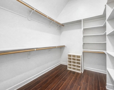 940 Oak Lynn Drive - Photo Thumbnail 14