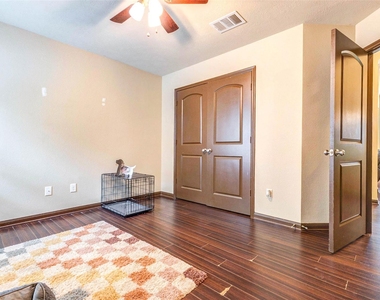 940 Oak Lynn Drive - Photo Thumbnail 19