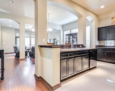 940 Oak Lynn Drive - Photo Thumbnail 8