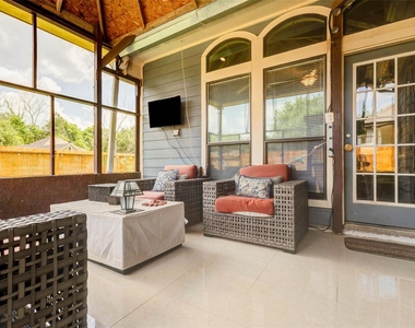 940 Oak Lynn Drive - Photo Thumbnail 20