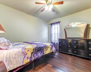 940 Oak Lynn Drive - Photo Thumbnail 16