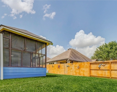 940 Oak Lynn Drive - Photo Thumbnail 23