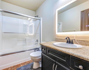 940 Oak Lynn Drive - Photo Thumbnail 18