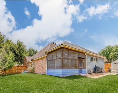 940 Oak Lynn Drive - Photo Thumbnail 21