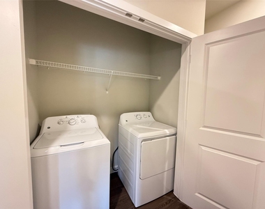2102 Antoine Drive - Photo Thumbnail 8