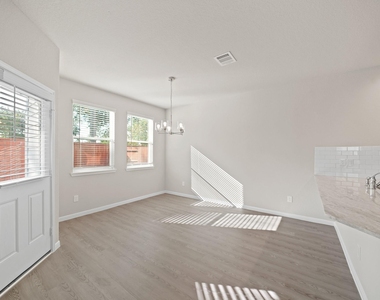 831 Red Oakland Drive - Photo Thumbnail 3