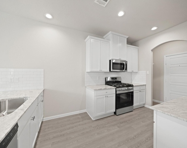 831 Red Oakland Drive - Photo Thumbnail 4