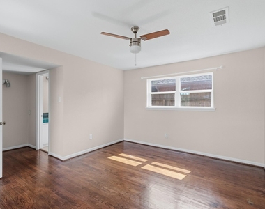 6926 Finch Street - Photo Thumbnail 9