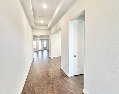9218 Rocking Plain Lane - Photo Thumbnail 2