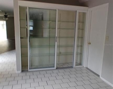 1374 Giles Avenue - Photo Thumbnail 8
