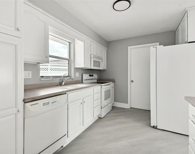 4411 3rd Avenue E - Photo Thumbnail 10