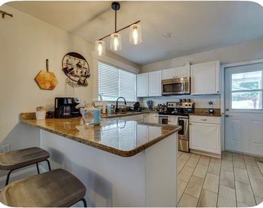 405 E Adalee Street - Photo Thumbnail 9