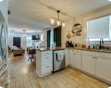 405 E Adalee Street - Photo Thumbnail 10