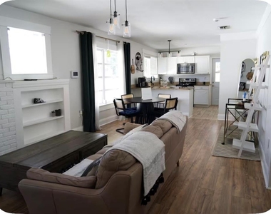 405 E Adalee Street - Photo Thumbnail 4