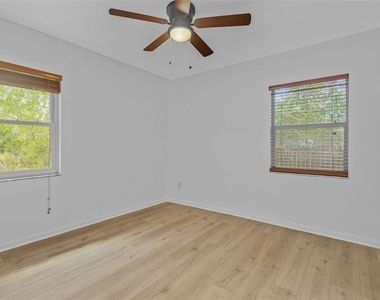 6206 S Foster Avenue - Photo Thumbnail 11