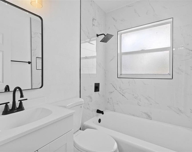 6206 S Foster Avenue - Photo Thumbnail 6