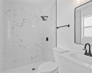 6206 S Foster Avenue - Photo Thumbnail 7