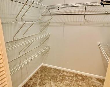 6310 Newtown Circle - Photo Thumbnail 12