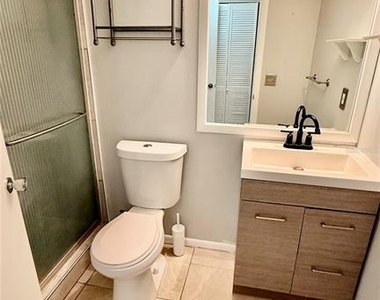 6310 Newtown Circle - Photo Thumbnail 11