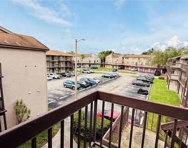 6310 Newtown Circle - Photo Thumbnail 24